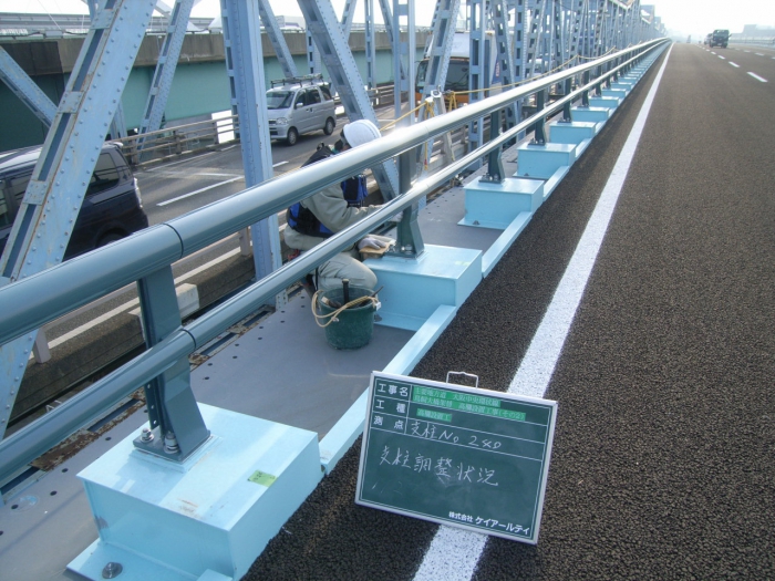 image:主要地方道　大阪中央環状線鳥飼大橋架替　高欄設置工事（その２）